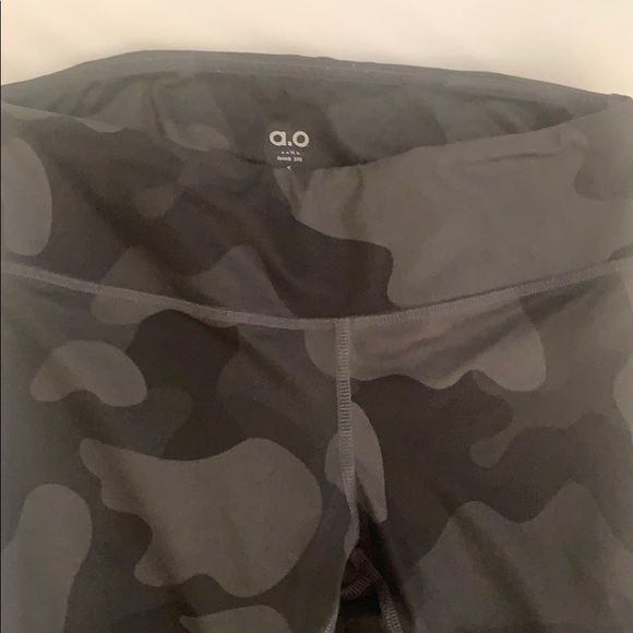Alo Yoga Camo Leggings - Picture 3 of 5